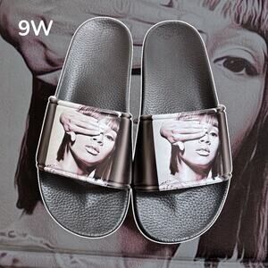 •NEW• Cross Colours Left Eye Legacy Black Slides TLC Lisa Lopes • EU41 (W9)